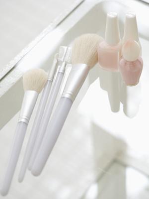 贅沢な輝きを叶える！金箔化粧品の魅力と効果を徹底解説